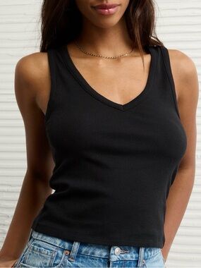 AE V-Neck Black Tank Top Size Medium